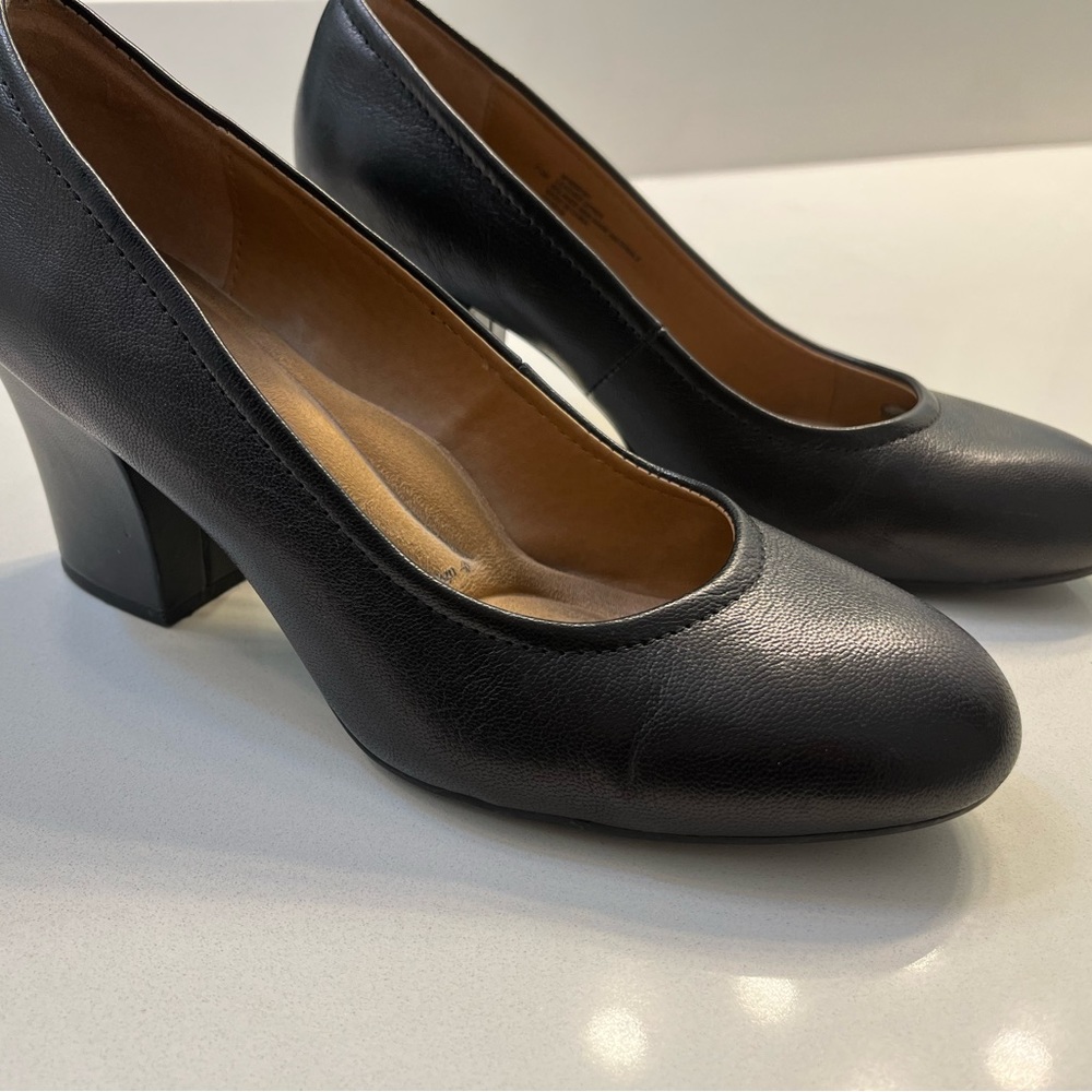 Sofft black leather chunky heel pumps size 7.5